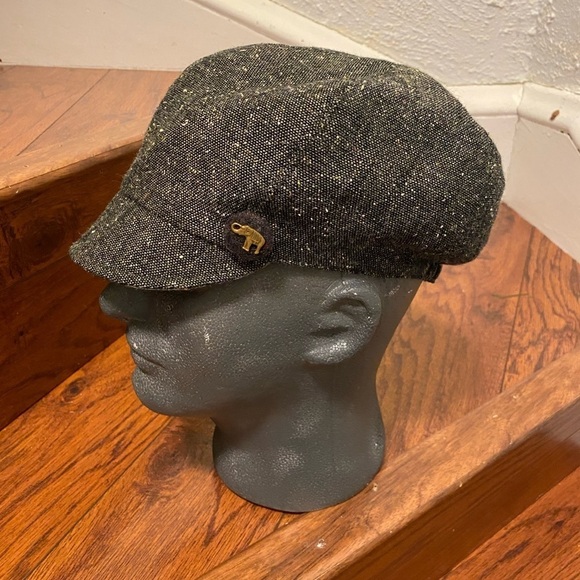 Reversible Charm hat with elephant and plaid reverse - Picture 3 of 5